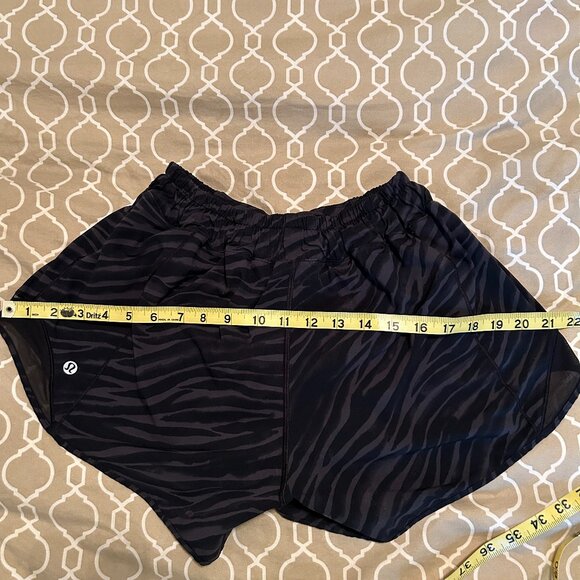 Lululemon Black Striped Hot Shorts - Size 6 (No Size but Measurements) - Picture 10 of 10